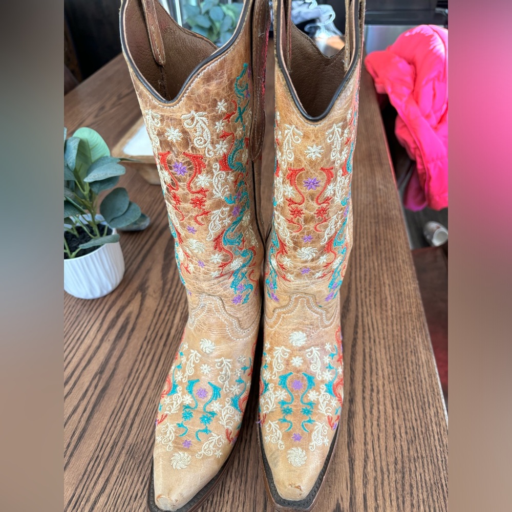 Circle G Women’s Floral Embroidery Western Boots Size 8.5